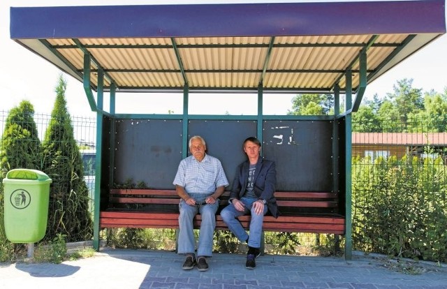 Tadeusz Karpowicz (z lewej) i Piotr Todorczuk, najwięksi orędownicy walk o utworzenie nowej gminy z Grabówki, Henrykowa, Zaścianek, Sobolewa i Sowlan.