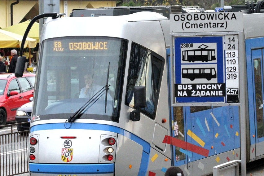 Komunikacja miejska na Wszystkich Świętych [LINIE SPECJALNE, TRASY, ROZKŁADY]