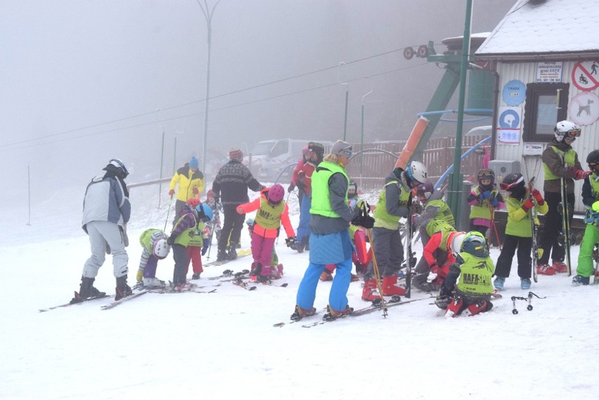 Pierwszy weekend sezonu narciarskiego w Beskidach - na...