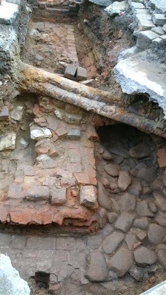 Kolejne odkrycia arecheologiczne w Cieszynie - kilkusetletnie mury miejskie [ZDJĘCIA]