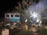 Tragiczny pożar w Rumi. Spłonął dom jednorodzinny przy ul. Łąkowej. Dwie osoby nie żyją [zdjęcia]
