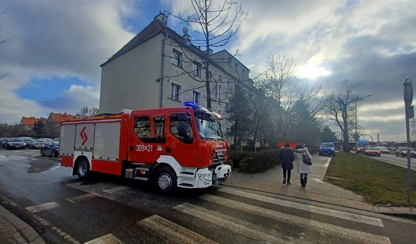 Pożar mieszkania w kamienicy przy ul. Borowskiej we Wrocławiu. Jedna osoba nie żyje [ZDJĘCIA]