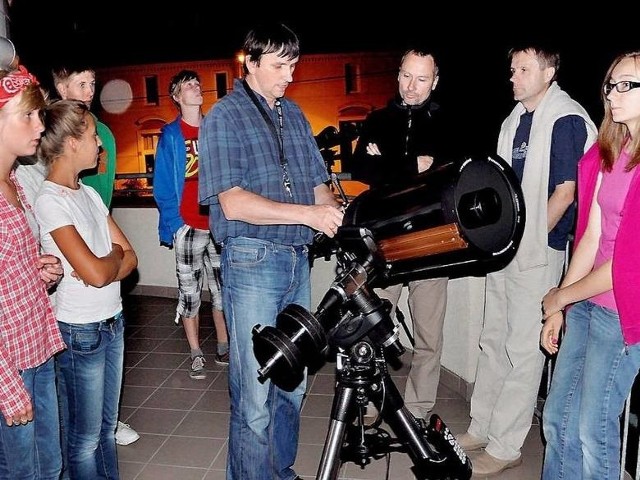 Astrobaza w Świeciu wzbogaciła wiedzą mieszkańców na temat astronomii. Tym razem teleskop pojawi się na zamku