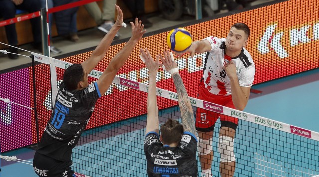 Asseco Resovia jest zdecydowanym faworytem dzisiejszego  meczu. Pierwsze spotkanie w swojej hali wygrała 3:0. W akcji Nicolas Szerszeń