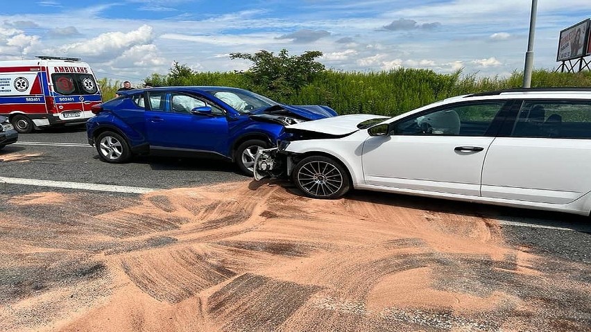 Ulica Jana Pawła II jest zablokowana. W wyniku wypadku...