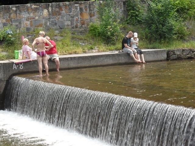 Lato w Wiśle. Póki co, amatorów kąpieli jest niewielu [ZDJĘCIA]