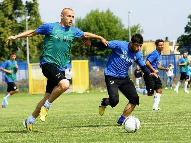 Łukasz Nawotczyński pochodzi z Ciechanowa. Przygodę z futbolem rozpoczynał SP 3 Ciechanów. Stamtąd jako junior trafił do Lechii Polonii Gdańsk, ale już po pół roku przeniósł się do Wisły Kraków. W klubie z ul. Reymonta przebywał blisko 5 lat. W tym czasie zdobył dwa mistrzostwa kraju, dwa Puchary Polski i Puchar Ligi. Zaliczył także półroczne wypożyczenia do Arki Gdynia, Górnika Polkowice i GKS Katowice. Następnym jego klubem była Jagiellonia. W Białymstoku spędził 3,5 roku. Kolejnym przystankiem w jego karierze była Korona Kielce. W niej występował przez dwa sezony. Kolejne półtora roku spędził w Cracovii. Stamtąd w 2012 roku trafił do Zawiszy. Jest mistrzem Europy do lat 19 i wicemistrzem Europy do lat 16.