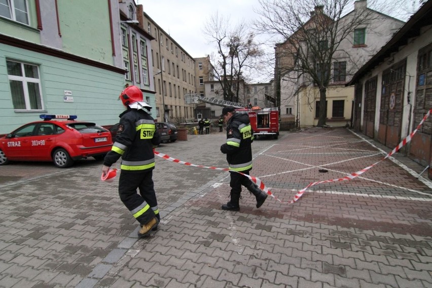 Wypadek przy Żabiej Ścieżce. Strażak spadł z wysokości,...