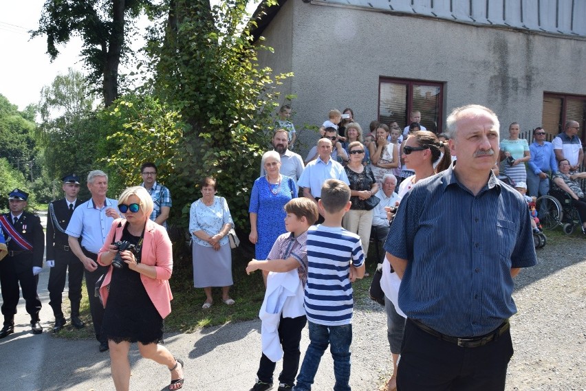 Hołd dla 30 ofiar pacyfikacji Radwanowic w miejscu kaźni hitlerowskiej. Wspomnienia bestialskiego mordu [ZDJĘCIA] 