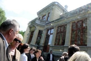Prawnicy z kolegiów samorządowych z kraju podziwiali pieczołowitość, z jaką odrestaurowano zabytkowy budynek przy ul. Chrobrego w Gorzowie