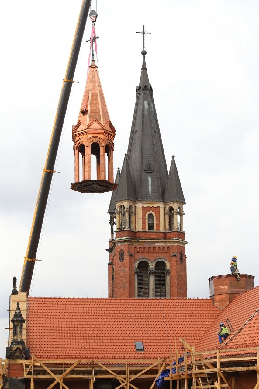 Katedra w Sosnowcu będzie miała nową wieżyczkę. Montaż już...