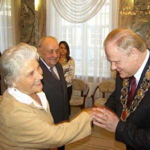 W styczniu Mariannie Alinie i Stanisławowi Olbrysiom gratulacje z okazji Złotych Godów składał prezydent Jerzy Brzeziński