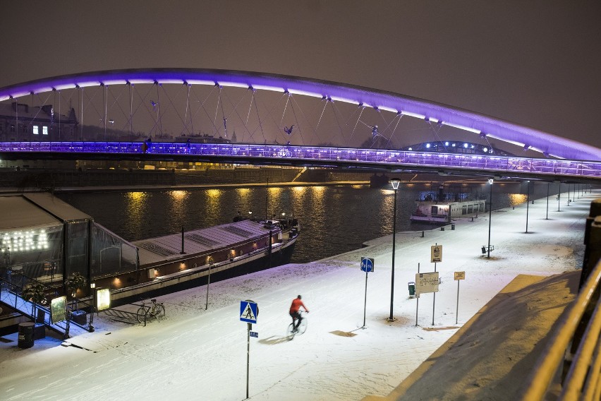 Kraków w śniegu. Biały puch upiększył miasto [GALERIA DNIA]