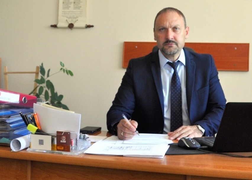 Nowy dyrektor Grzegorz Lasak stara się zmniejszyć zadłużenie...