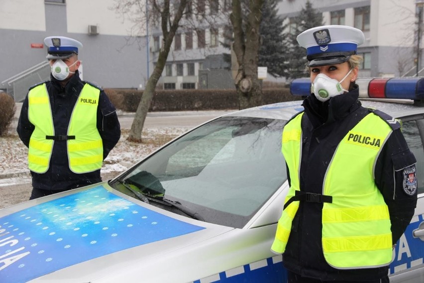 Kraków. Policjanci dostali maski antysmogowe