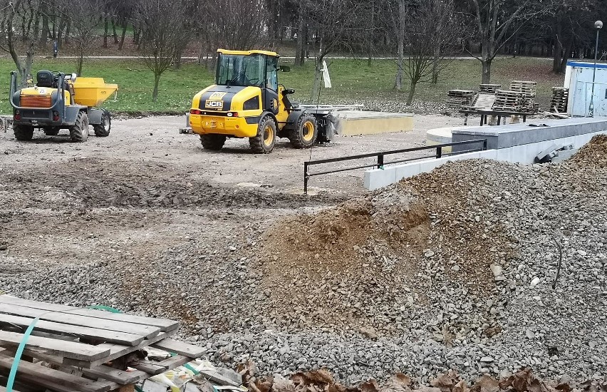 Kraków. Prace rewitalizacyjne w Parku Tysiąclecia. Zobaczcie postęp prac [ZDJĘCIA]