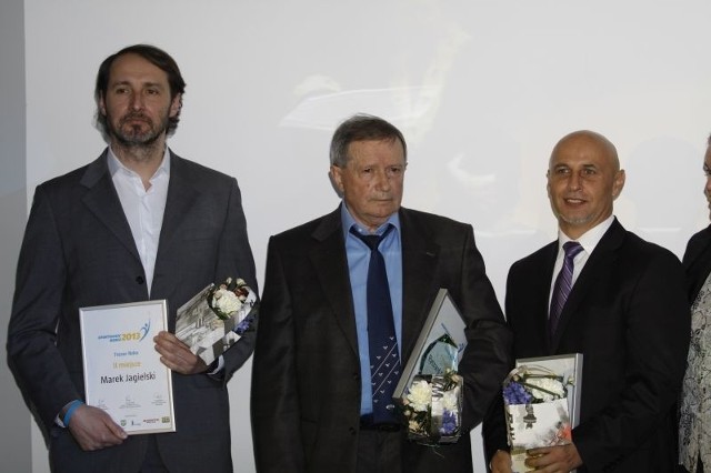 Ryszard Szewczyk ( w środku) w towarzystwie Marka Jagielskiego (z lewej) i Andrzeja Olech. Trójka najlepszych trenerów 2013 roku.