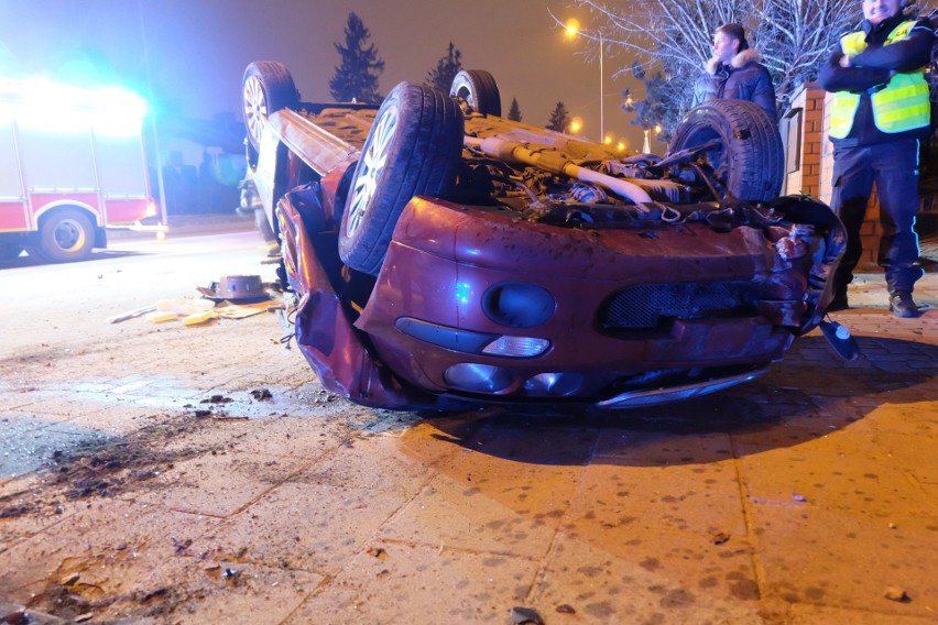 Według świadków mężczyzna w wieku około 40 lat z rozciętą...