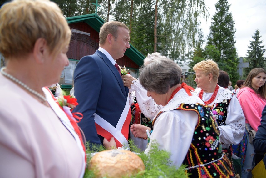 Rolnicy z powiatu chrzanowskiego świętowali zakończenie żniw na dożynkach powiatowych w Libiążu 