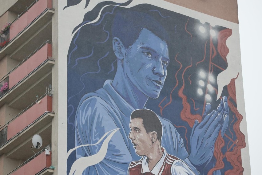 Jakub Kiwior ma mural na rodzinnym bloku w Tychach