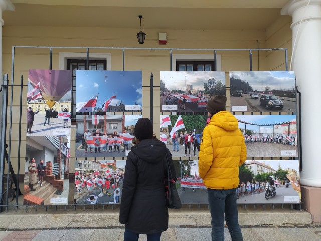 Wystawę "Białorusini mają głos" zorganizowała Fundacja Białoruś 2020. Fotografie przedstawiają różne wydarzenia z życia wschodnich sąsiadów mieszkających w Białymstoku i okolicach.