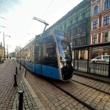 Najnowszy tramwaj Pesa już przeszedł "chrzest". Uszkodzono go kilka chwil po oficjalnej prezentacji we Wrocławiu. Zobaczcie zdjęcia