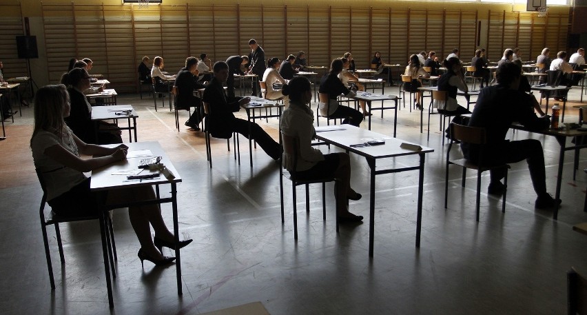 Matura 2015: w czwartek egzamin zdają poloniści i biolodzy 