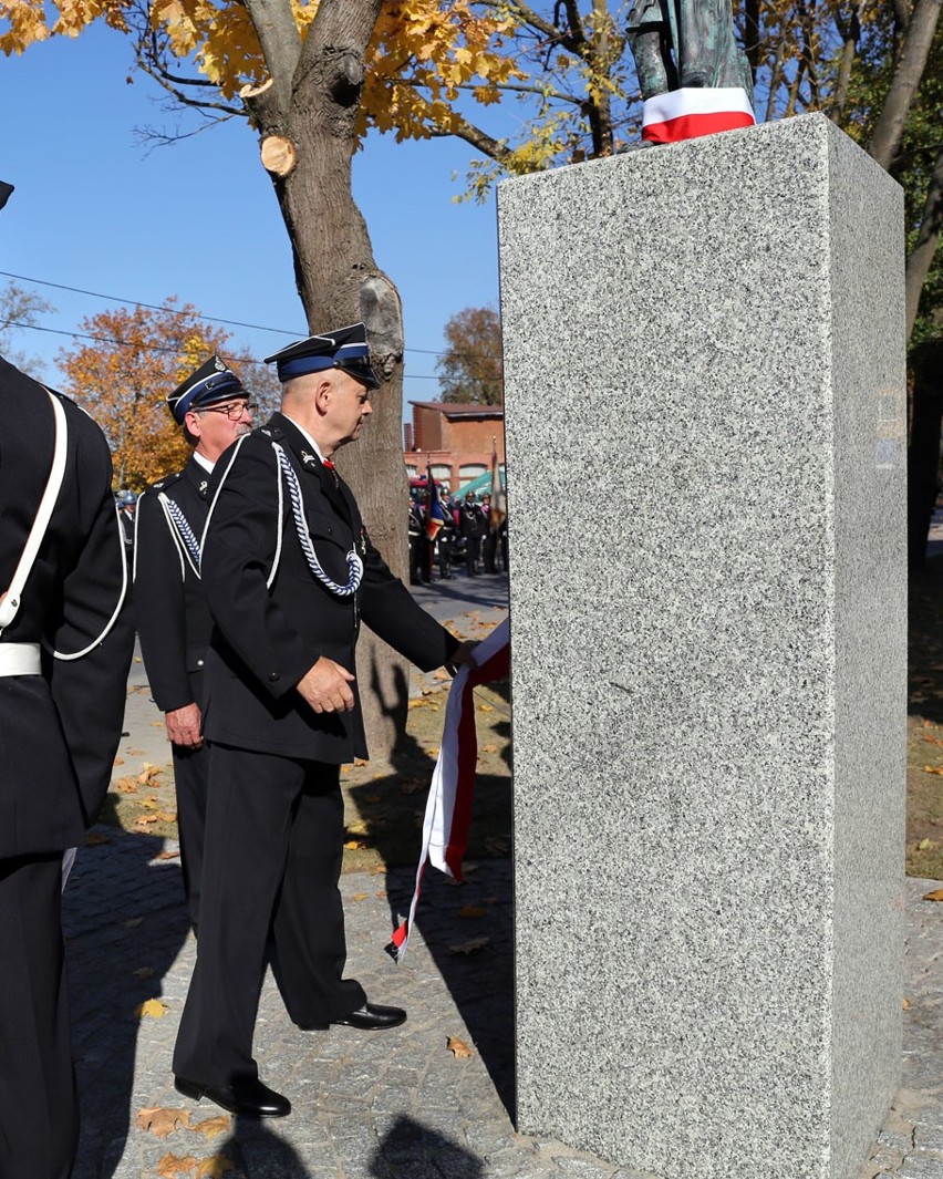 W Morawicy odsłonięto pomnik ku pamięci strażaków