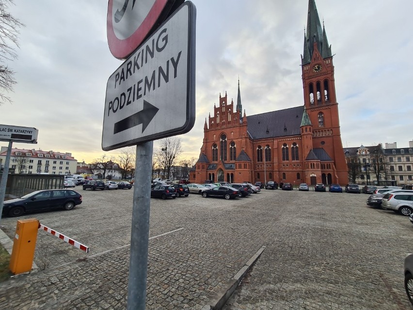 Oblegany parking przy pl. św. Katarzyny