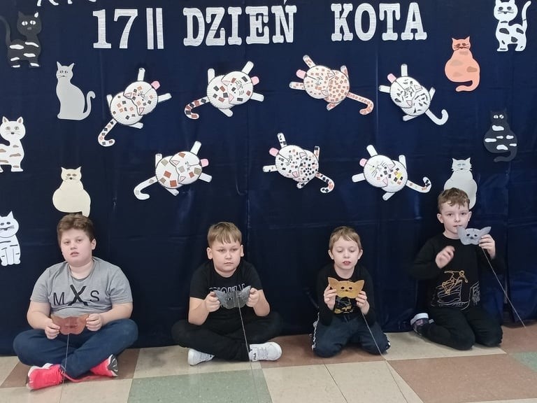 Dzień Kota świętowali uczniowie ze szkoły w Wielgusie. Pierwszoklasiści zdobywali przy tym bardzo pożyteczna wiedzę [ZDJĘCIA]   
