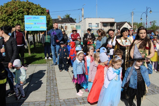 W Bajkowym Korowodzie ulicami Wodzisławia udział wzięło prawie 200 dzieci z przedszkoli z terenu gminy. Więcej na kolejnych zdjęciach