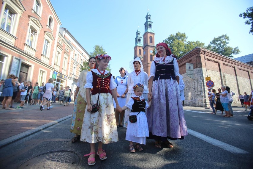 Pielgrzymka kobiet i dziewcząt do Matki Bożej Piekarskich...