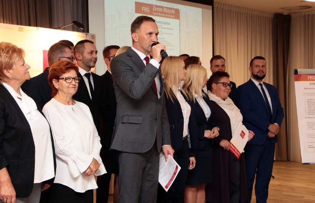 Pierwsze, otwarte spotkanie z grudziądzanami z Centrum zaplanowano już na środę, 26 września w budynku NOT przy ul. Piłsudskiego 20. Początek o godz. 17. 30. Oprócz Zenona Różyckiego, kandydata na prezydenta Grudziądza pojawią się również kandydaci na radnych z Forum Rozwoju Grudziądza. Spotkanie jest przewidziane na około 2 godziny. 