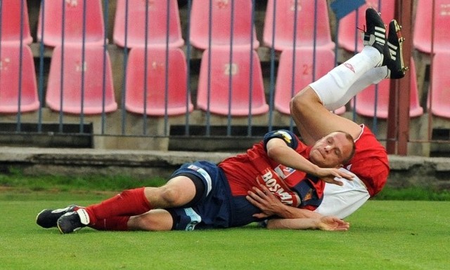 W ostatnim meczu między Pogonią Szczecin a ŁKS-em Łódź piłkarze obu drużyn się nie oszczędzali.