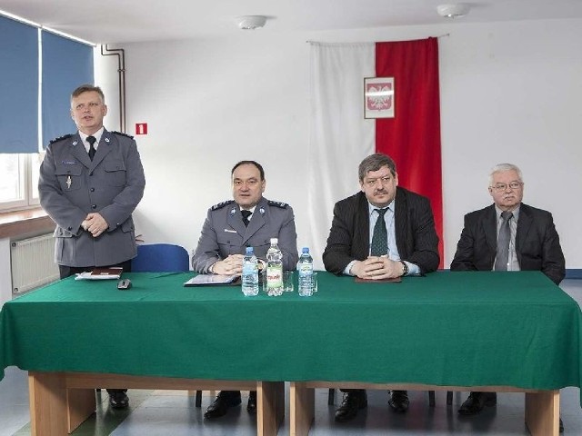 Roczna narada pińczowskiej Komendy Powiatowej Policji odbyła się we wtorek w Sali konferencyjnej byłego internatu Liceum Ogólnokształcącego.