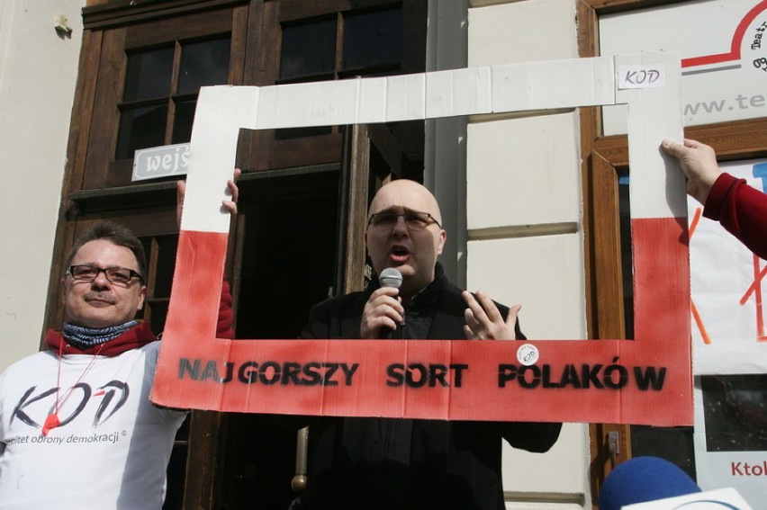 Manifestcja KOD-u w Legnicy: TVPiS kłamie