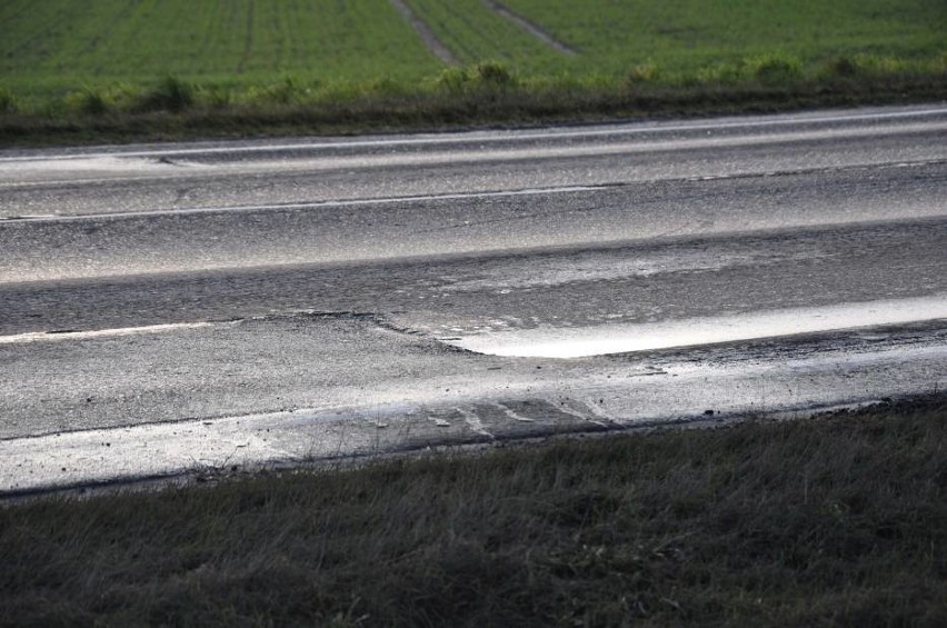 Kierowcy narzekają, że remont nawierzchni na trasie z...