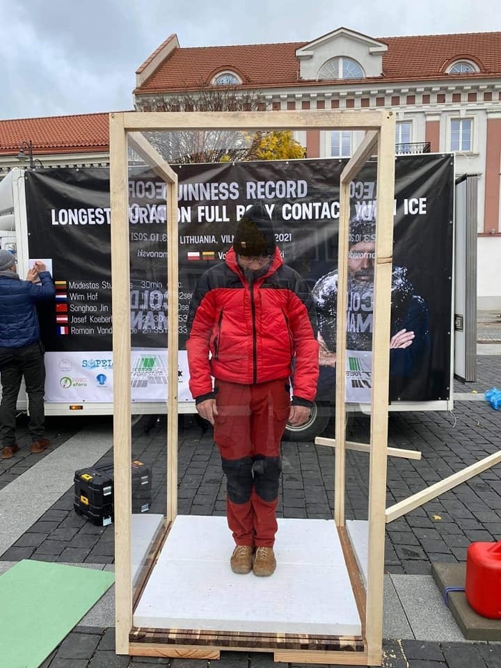 Valerjan Romanovski spędził w lodzie trzy godziny. Rekord Guinnessa pobity!