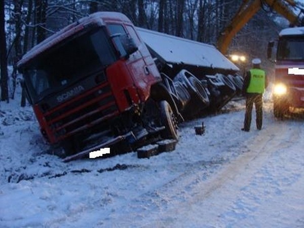 Wczoraj na drodze z Sierakowa do Międzychodu bus uderzył w ciężarówkę.