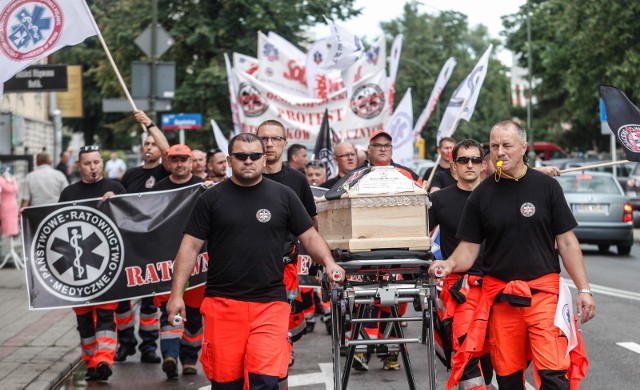 W czerwcu w największych miastach polski zorganizowano marsze protestacyjne ratowników medycznych. Czy teraz będzie powtórka?