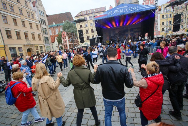 Drugi dzień ,,We are all Greeks''. Wrocławianie bawili się w centrum miasta