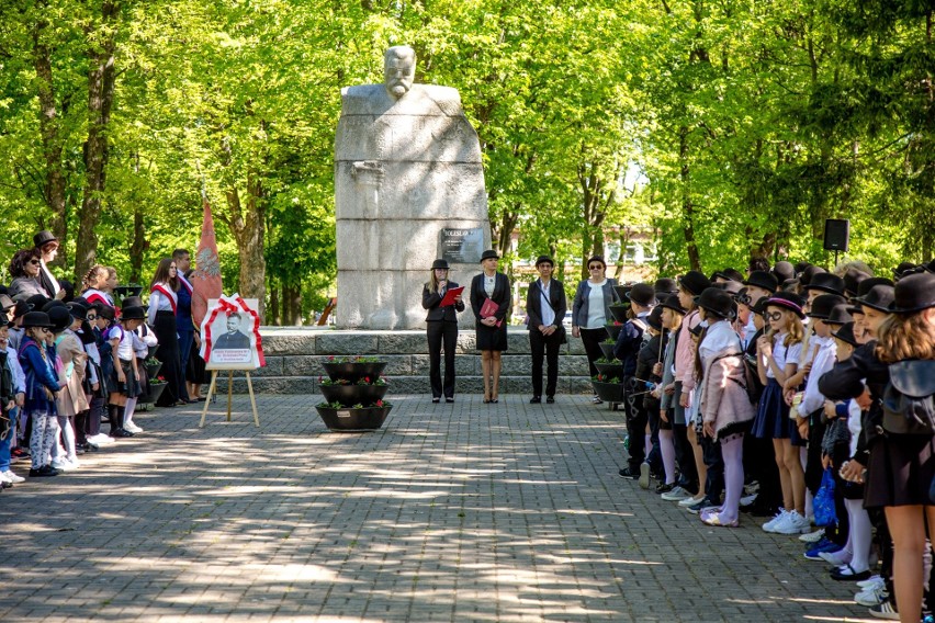 W Hrubieszowie pamiętają o Bolesławie Prusie. 19 maja minęła 110 rocznica śmierci pisarza. Zobacz zdjęcia z obchodów 