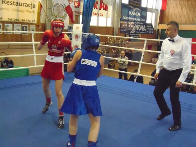 Migawki z tegorocznych Mistrzostw Polski Juniorek w boksie, które odbyły się w Grudziądzu