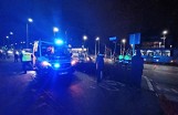 Wypadek na Grabiszyńskiej. Auto potrąciło młodą kobietę przebiegającą na czerwonym świetle [ZDJĘCIA]