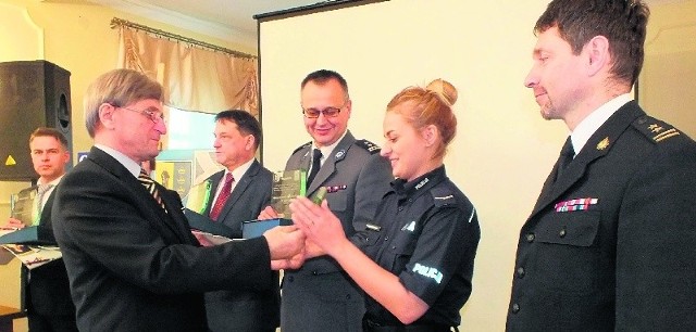 Wójt Mirca Bogusław Nowak podziękował przedstawicielom instytucji, które współpracowały z gminą przy poprawie bezpieczeństwa.