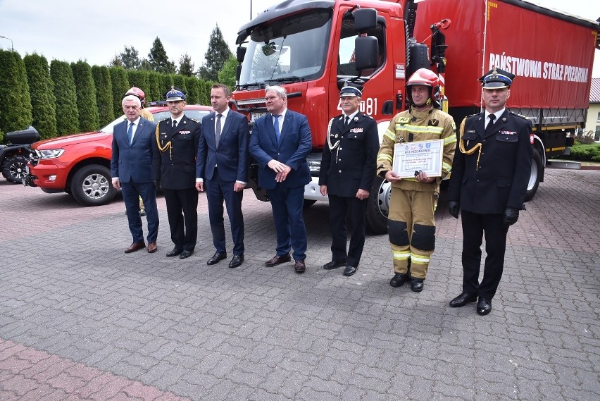 Buscy strażacy pięknie uczcili swoje święto. Awanse i odznaczenia - zobacz dla kogo. Zobaczcie zdjęcia