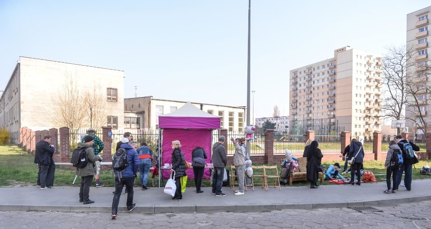 Wymiana Ksiąg Zakazanych w Gdańsku 7.04.2019. Happening obok...