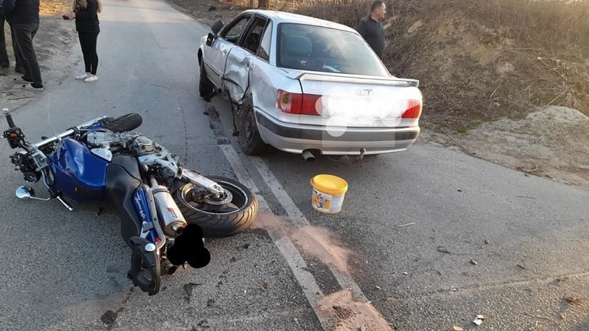 Komorna. Wypadek na drodze krajowej. Ranny motocyklista [ZDJĘCIA]