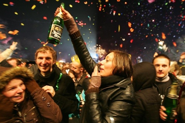 W tym roku takich widoków na miejskim sylwestrze nie zobaczymy - zapewniają organizatorzy. Czy perspektywa witania Nowego Roku bez szampana nie zniechęci szczecinian do zabawy na Jasnych Błoniach?