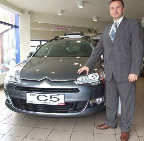 Na model C5 z tego roku można już uzyskać rabat do 24 procent dotychczasowej ceny - mówi Włodzimierz Jarosiewicz, dyrektor radomskiego salonu Citroen-Optimal